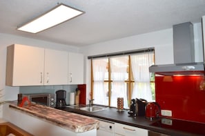 Kühlschrank, Ofen, Herdplatte, Geschirrspüler