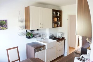Fridge, microwave, oven, stovetop - Apartment at the Mühlbach for 1-7 persons, 76 sqm, balcony, (Bad Reichenhall)