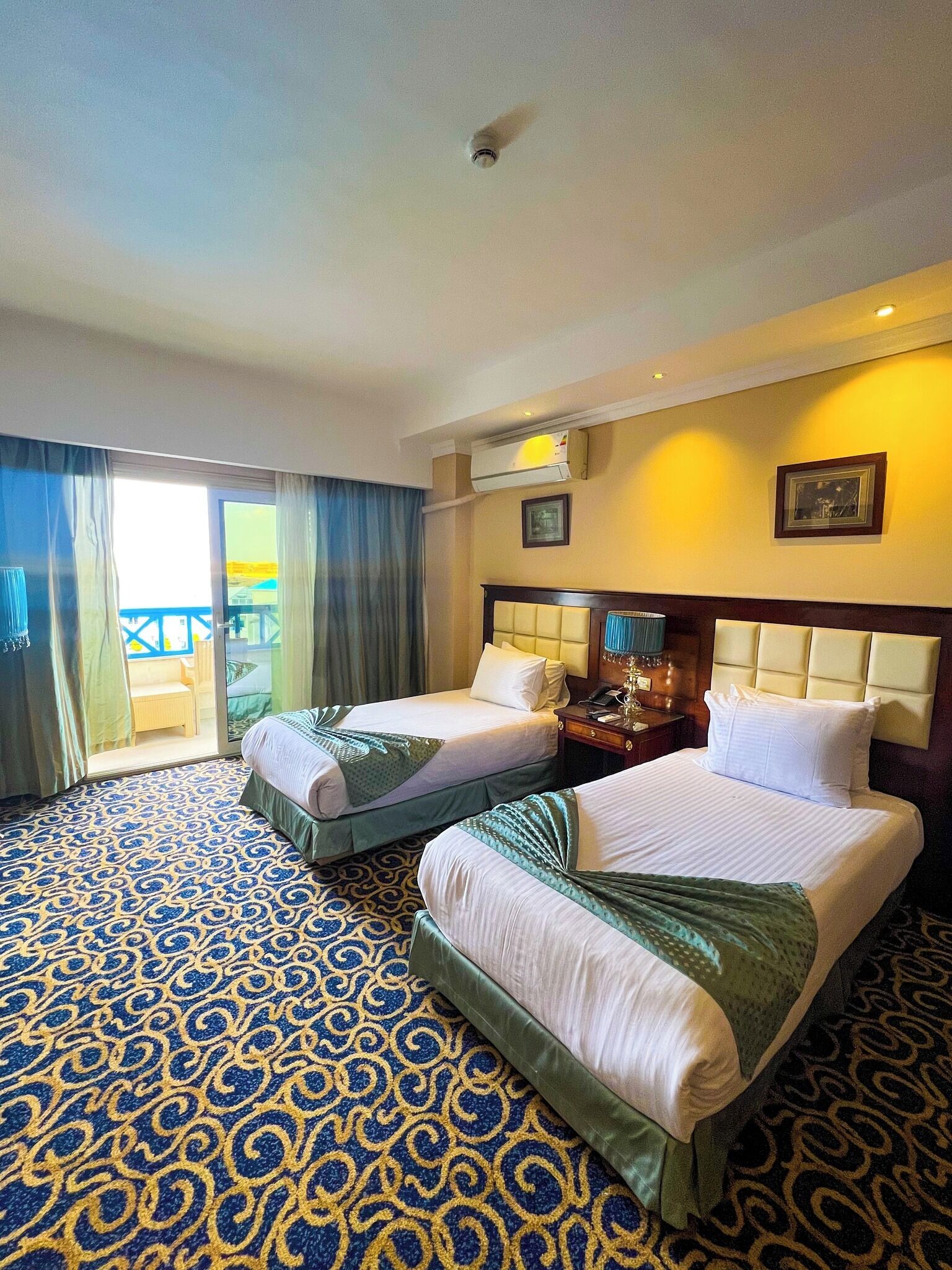 Een minibar, een laptopwerkplek, gratis wifi, beddengoed