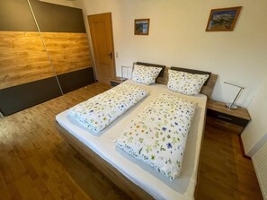 2 bedrooms, internet, bed sheets - Ferienwohnung Grünstein, 2 bis 4 Personen, 54 qm, Balkon (Schönau am Königssee)