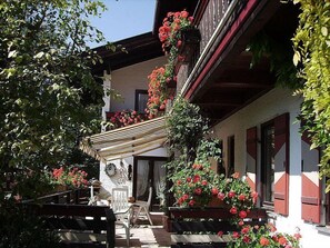 Terrace/patio - Ein-Raum-Appartement (7) 25 qm, Dusche/WC, Miniküche, Balkon (Reit im Winkl)