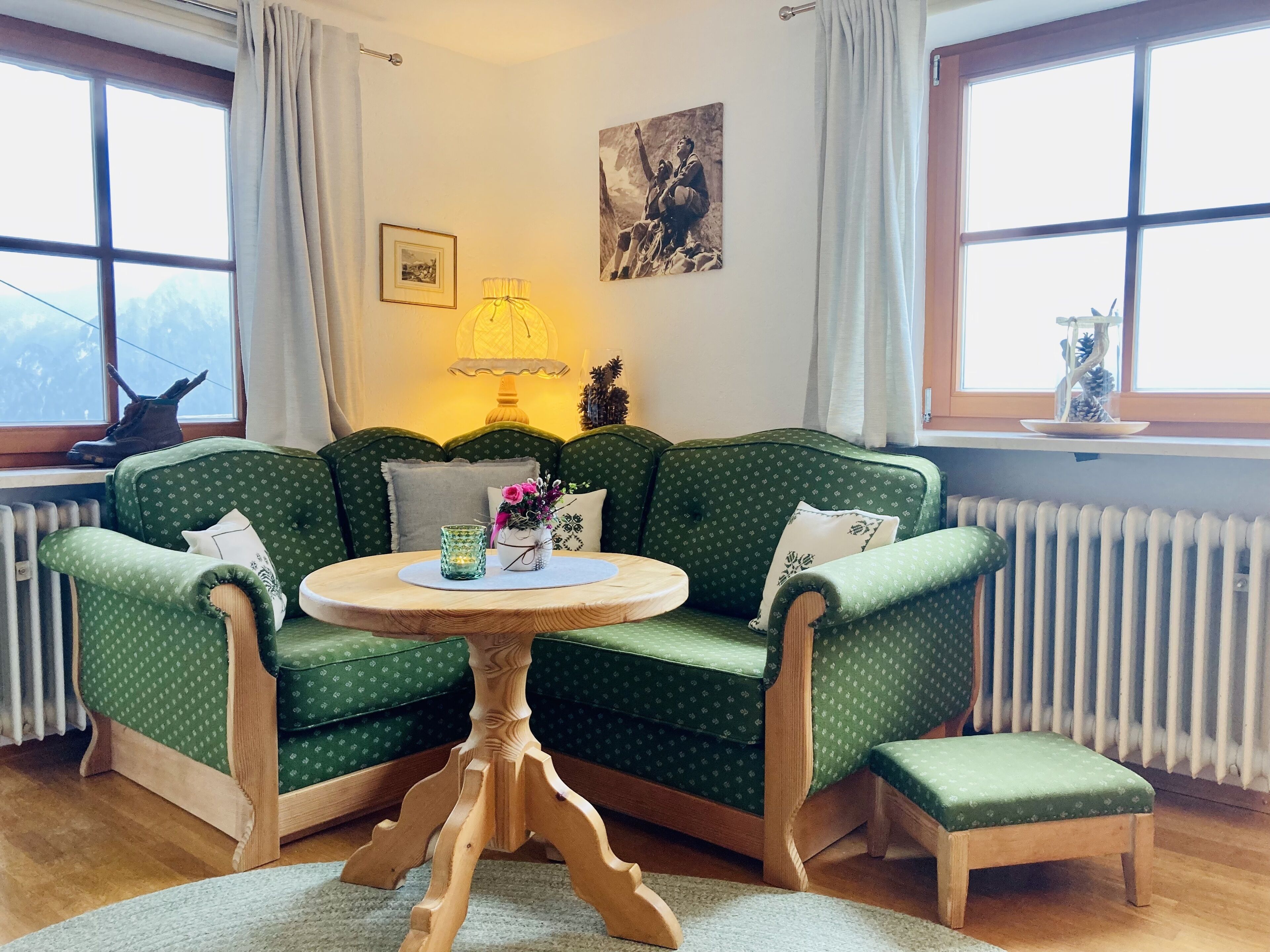 Ferienwohnung Untersberg, 1 Bis 2 Personen, 65 Qm, Wohn-/ Schlafraum (Doppelbett) Kombiniert Mit Kachelofen, Wohnküche - Berchtesgaden