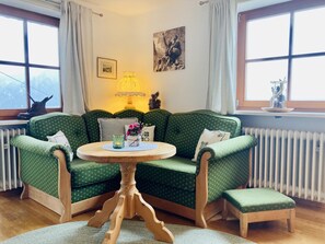 Interior - Apartment Dahoam, 1-2 persons, 65 sqm, tiled stove, eat-in kitchen (Schönau am Königssee)