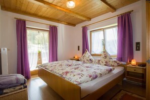 2 bedrooms, Internet, bed sheets - Vacation apartment no. 1, 65sqm on the upper floor for 1-3 persons (Berchtesgaden)