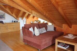 TV - Apartment Wühn, 50sqm attic up to 4 pers., kitchen, living room, bathroom, WC extra (Teisendorf)