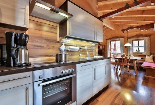 Ferienwohnung in Holzblockbauweise, 1-4 Personen, 59 qm, Dusche/WC, Terrasse, Balkon, TV, W-LAN, 2 Schlafzimmer, Süd-Ost-Lag