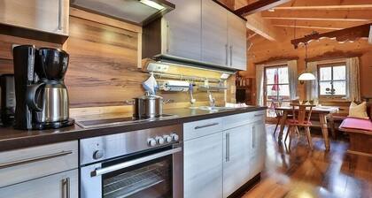 Ferienwohnung in Holzblockbauweise, 1-4 Personen, 59 qm, Dusche/WC, Terrasse, Balkon, TV, W-LAN, 2 Schlafzimmer, SĂŒd-Ost-Lag