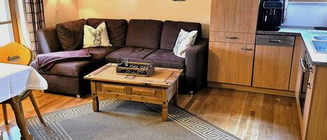 Tv och ett bordtennisbord