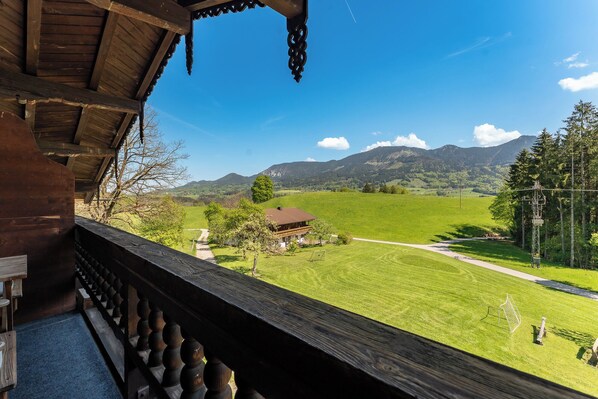 Property grounds - Feichteck vacation apartment with 2 separate bedrooms, eat-in kitchen, balcony (Samerberg)