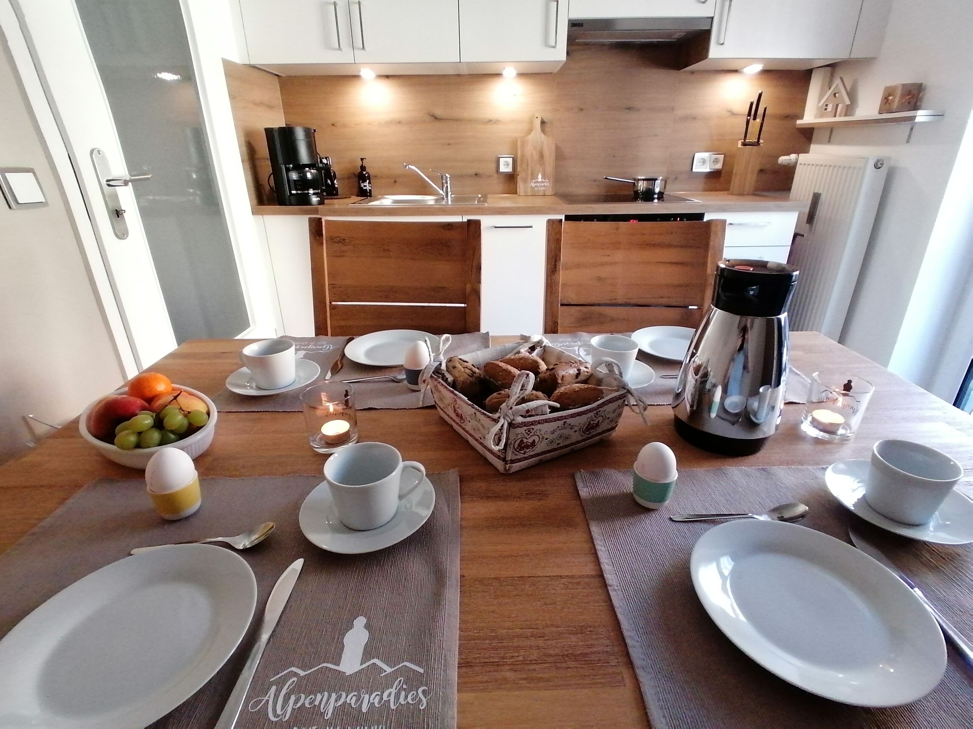 Comfort Condo, Non Smoking, Mezzanine | Makan dalam bilik