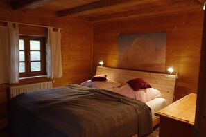 3 bedrooms, internet, bed sheets