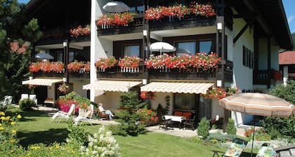 (6) Drei-Raum-Ferienwohnung 65qm, Bad/WC, 2 Extra-Schlafräume, Küche, Balkon