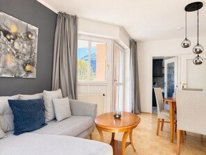 TV - Apartment no. 12, 45sqm, shower/WC, living/bedroom, balcony with mountain view (Bad Reichenhall)