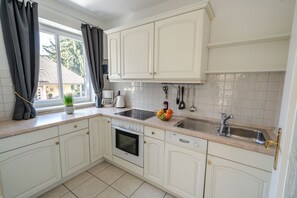 Kühlschrank, Ofen, Herdplatte, Geschirrspüler