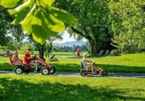 Property grounds - Ferienwohnung "Mohnblume", 47 qm Obergeschoss, 1 separates Schlafzimmer (Höslwang)