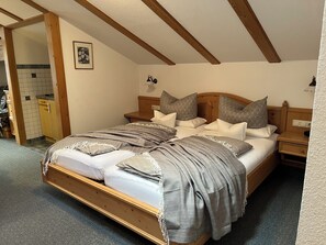 1 bedroom, Internet, bed sheets - Ein-Raum-Ferienwohnung (8) 32qm, Dusche/WC, Kochnsiche, Balkon (Reit im Winkl)