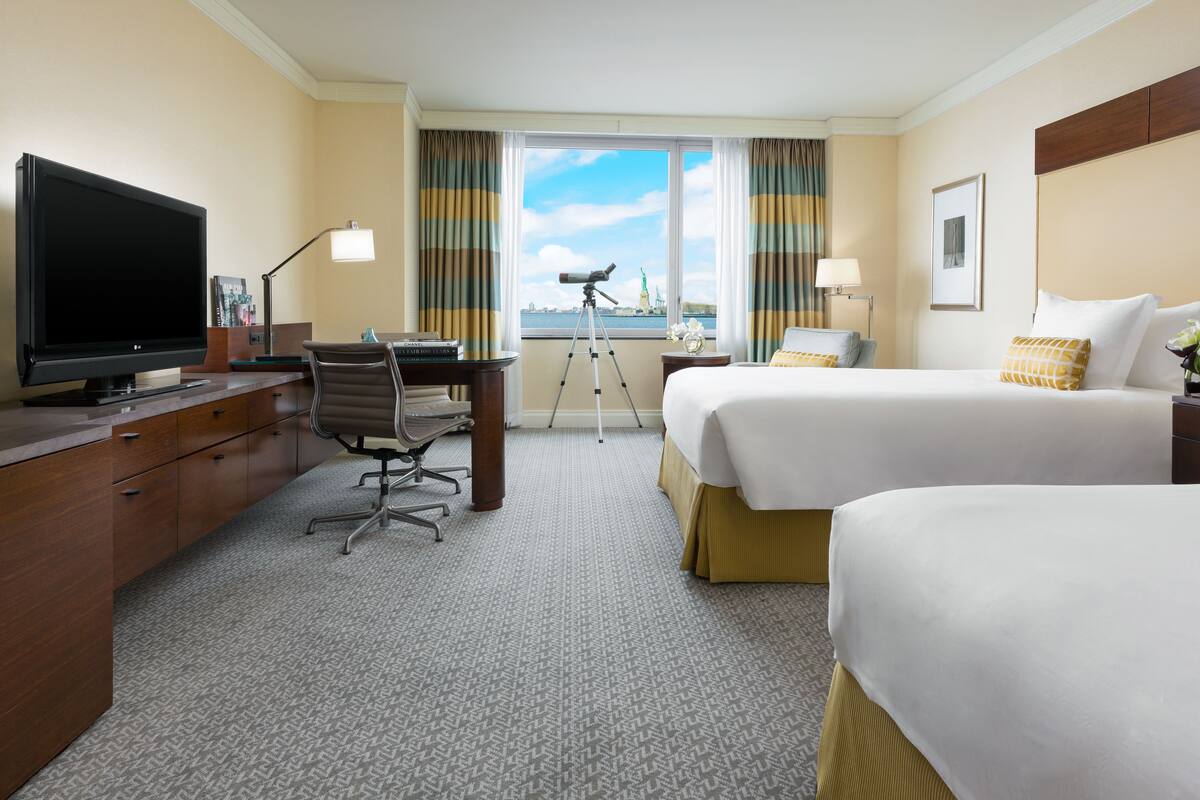 Premium bedding, in-room safe, desk, laptop workspace