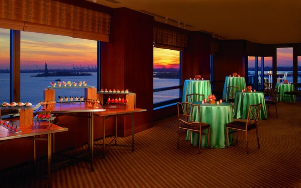 Breakfast, lunch, dinner served; American cuisine