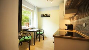 Kühlschrank, Ofen, Herdplatte, Geschirrspüler