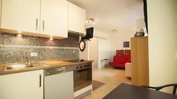 Kühlschrank, Ofen, Herdplatte, Geschirrspüler