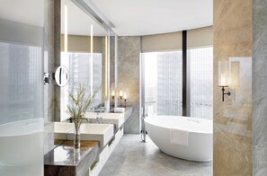 Rainfall showerhead, designer toiletries, hair dryer, bathrobes - Grand Hyatt Xi An (Xi'an)