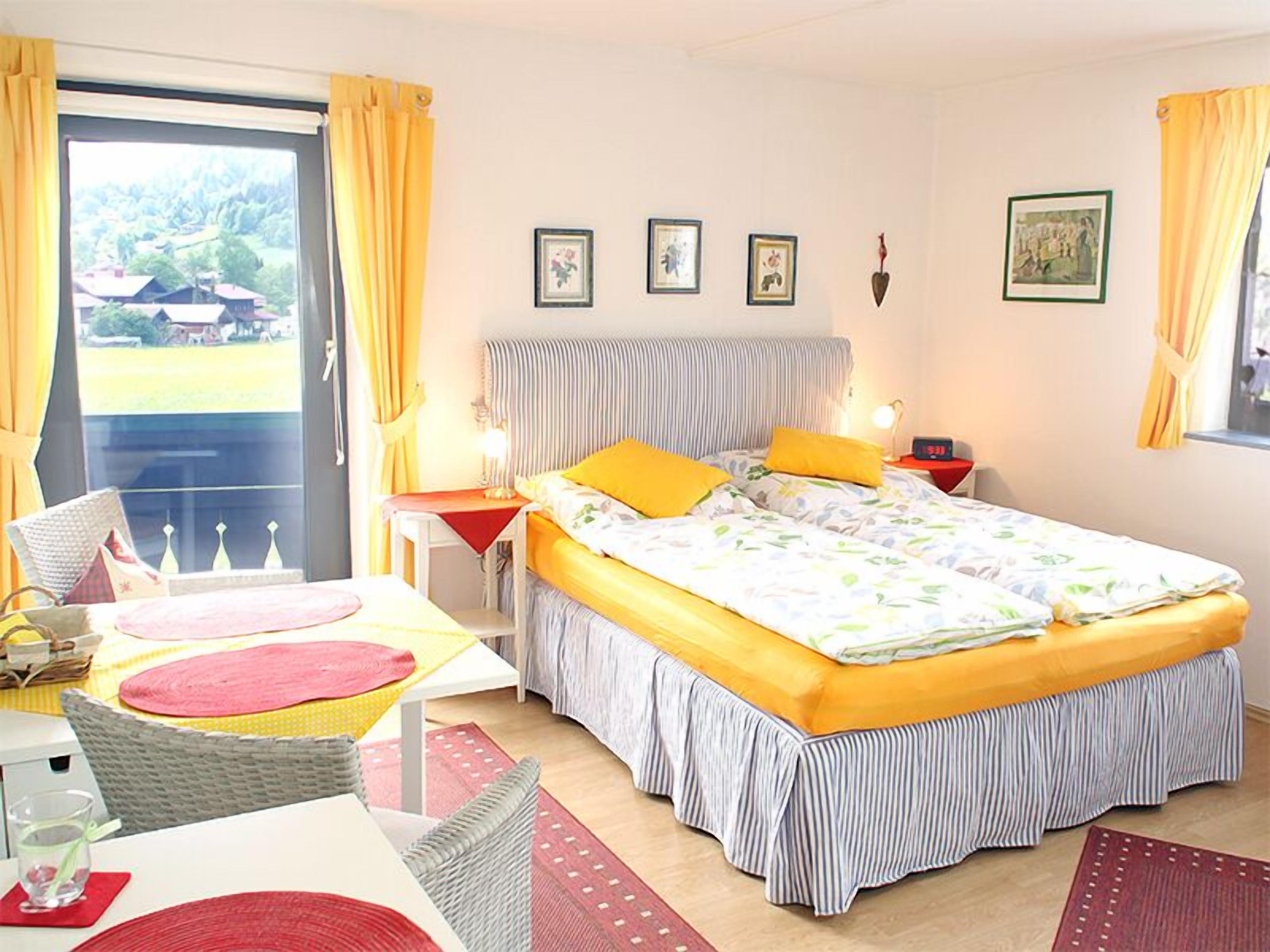 1 bedroom, internet, bed sheets