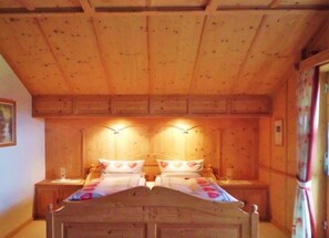 1 多间卧室、上网接入、床单