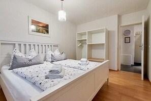 1 bedroom, bed sheets - Friendly vacation apartment***- 3 persons, 45 sqm, 1 bedroom (Saaldorf-Surheim)