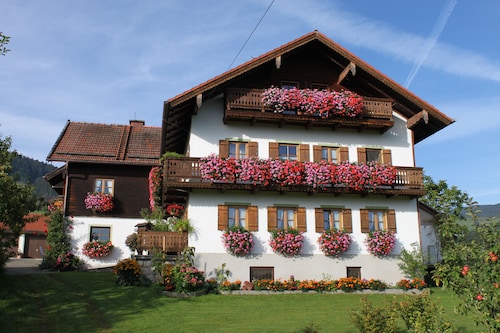 Ferienwohnung Enzian 40qm, Schlafzimmer, Balkon, TV, 3 Personen