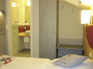 1 غرفة نوم وخدمة الإنترنت وملاءات أسرّة