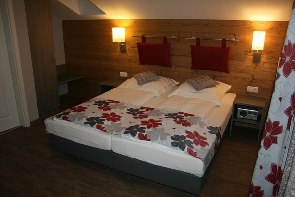 1 غرفة نوم وخدمة الإنترنت وملاءات أسرّة