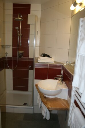 تجهيزات دش، مجففات شعر، مناشف