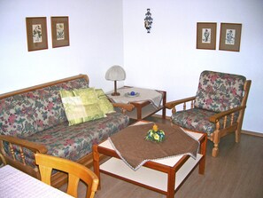 Fernseher, Tischtennisplatte