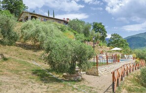 Property grounds - Cozy home in Bibbiena AR with private swimming pool, can be inside or outside (Bibbiena AR)