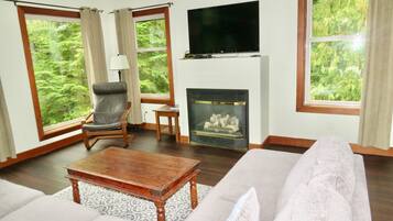 Premium Suite, 2 Bedrooms (Sandpiper) | Living room