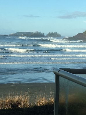 靠近海滩、白沙