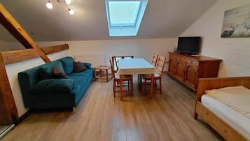 Fernseher, Tischtennisplatte