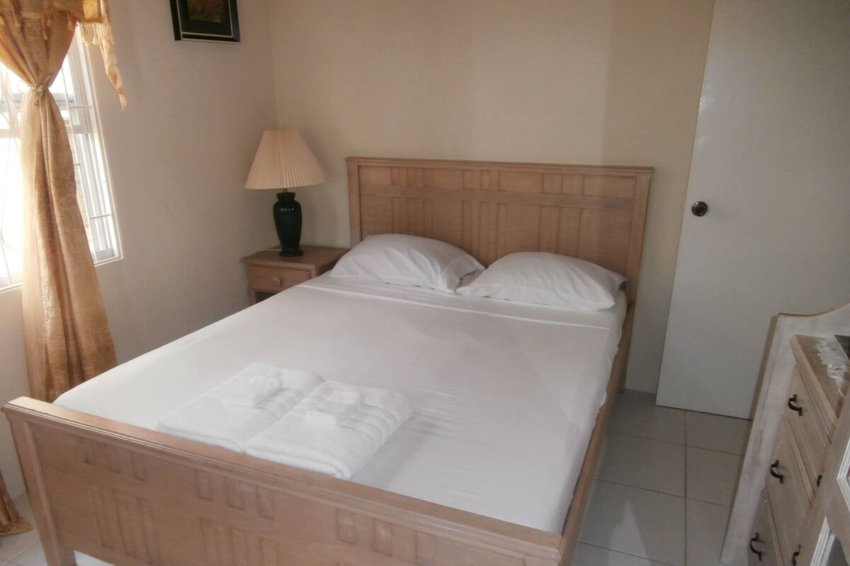 2 slaapkamers, luxe beddengoed, een strijkplank/strijkijzer, gratis wifi