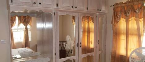 2 chambres, literie de qualité supérieure, fer et planche à repasser