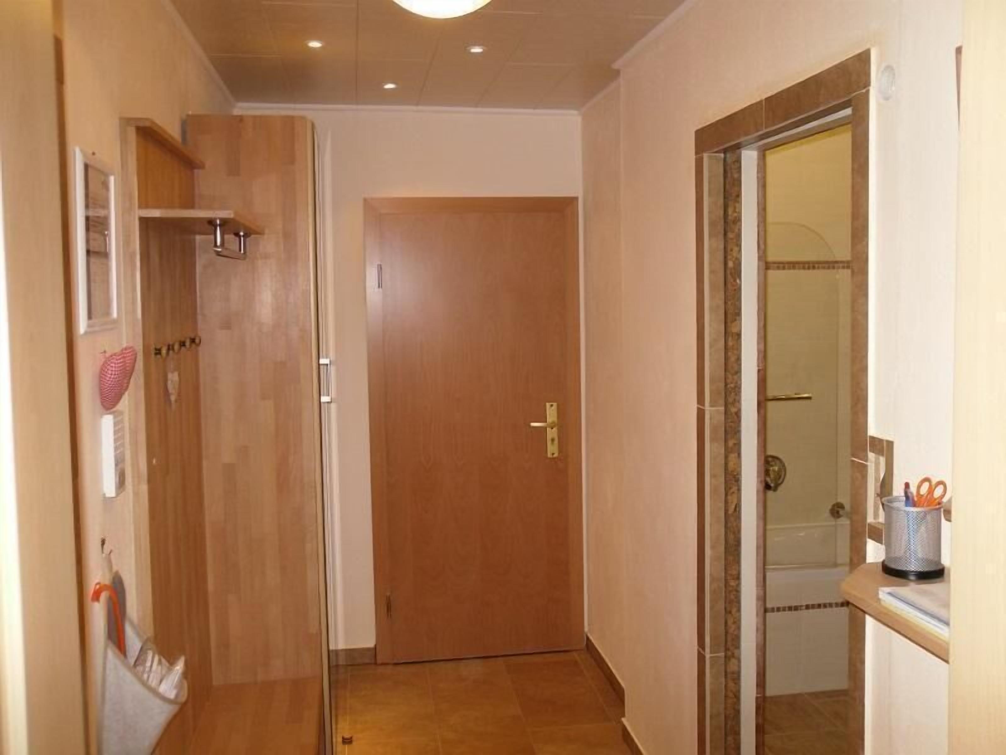 Badewanne, Haartrockner, Handtücher