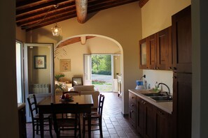 Apartamento familiar, 2 habitaciones, planta baja (Marrone) | Servicio de comidas en la habitación