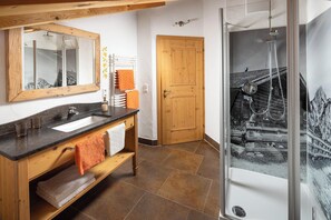 Bathtub, hair dryer, towels - Vacation apartment 3, Summat room approx. 50 m², living/bedroom, balcony (Bischofswiesen)