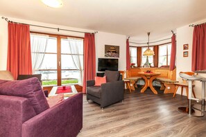 Fernseher, Tischtennisplatte