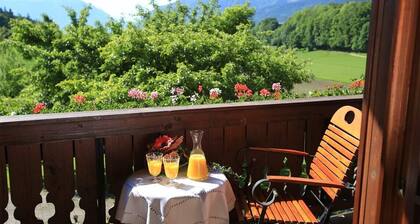 Huoneisto 3 Höglwörth, 60 m², 1 makuuhuone, olohuone / makuuhuone, syyskuu Keittiö, suihku / wc, terassi, satelliitti-tv, Wi-Fi, max. 4 henkilöä