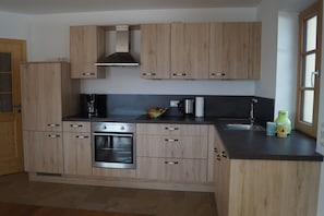 Réfrigérateur, four, plaque de cuisson, lave-vaisselle