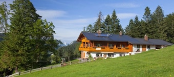 Vacation apartment Untersberg, for 2-4 persons, two separate bedrooms