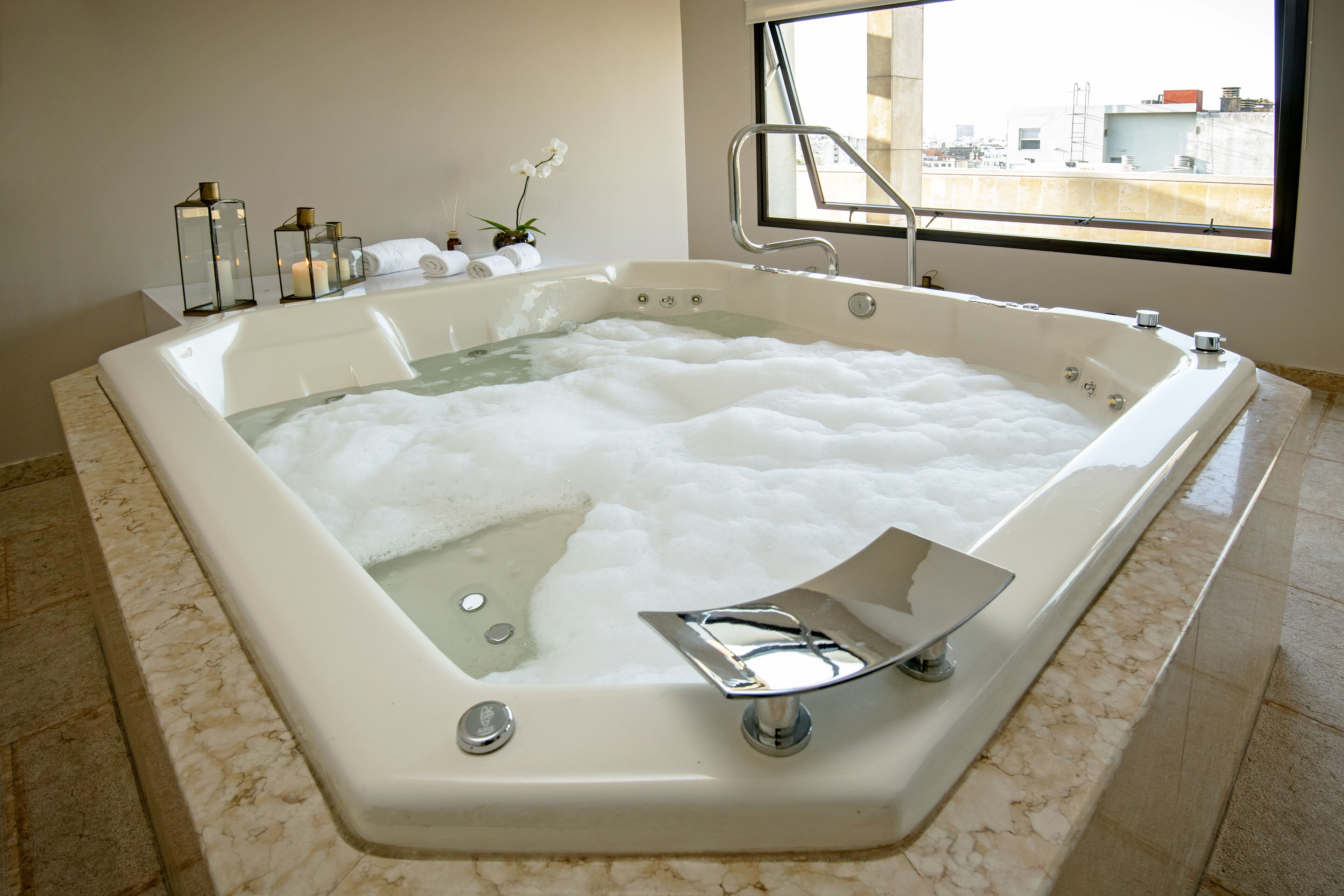 Indoor spa tub