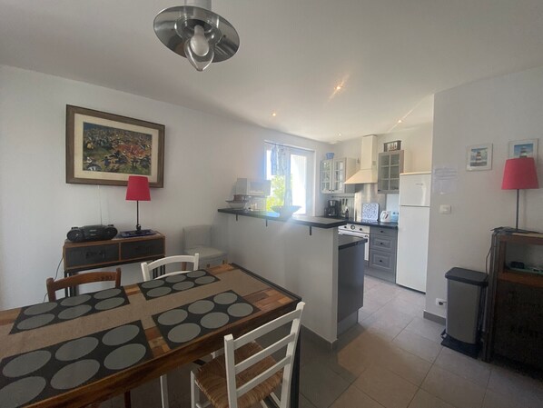 Fridge, microwave, oven, stovetop - Charming Village House, Walk to Beach and Shops, Pet Friendly (La Tranche-sur-Mer)