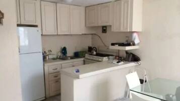 Family Condo, 3 Bedrooms | Private kitchen | Fridge, oven, stovetop, cookware/dishes/utensils