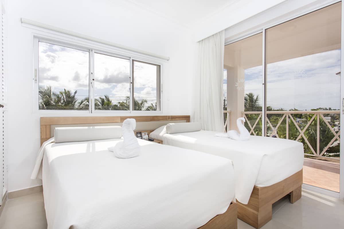 Minibar, in-room safe, iron/ironing board, free WiFi